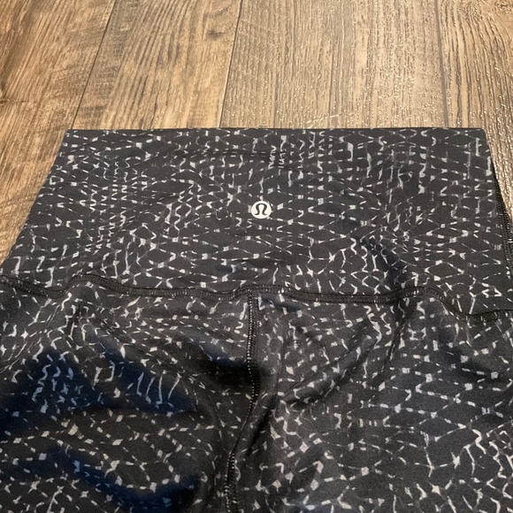 EUC, Lululemon Bundle, Swiftly Tech (4), Studio Black (6), Wunder Under Crop (6) - Picture 10 of 16